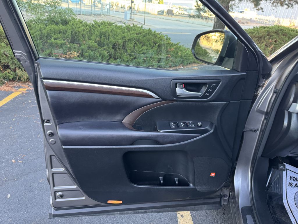 2016 Toyota Highlander Image 15
