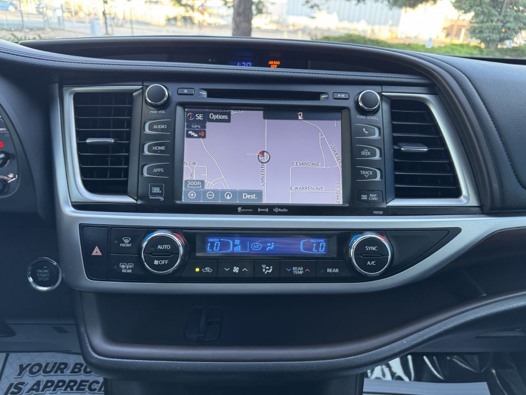 2016 Toyota Highlander Image 19