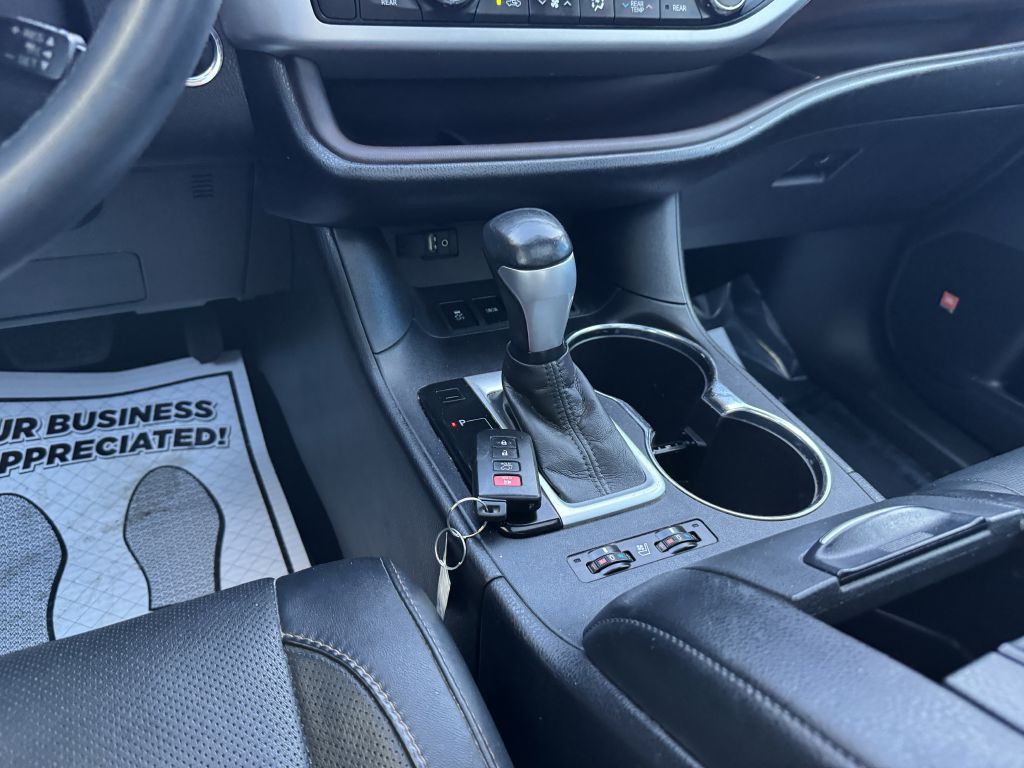 2016 Toyota Highlander Image 22