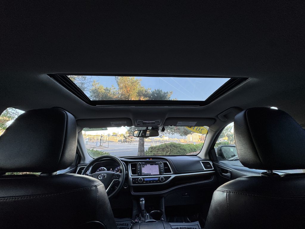 2016 Toyota Highlander Image 23