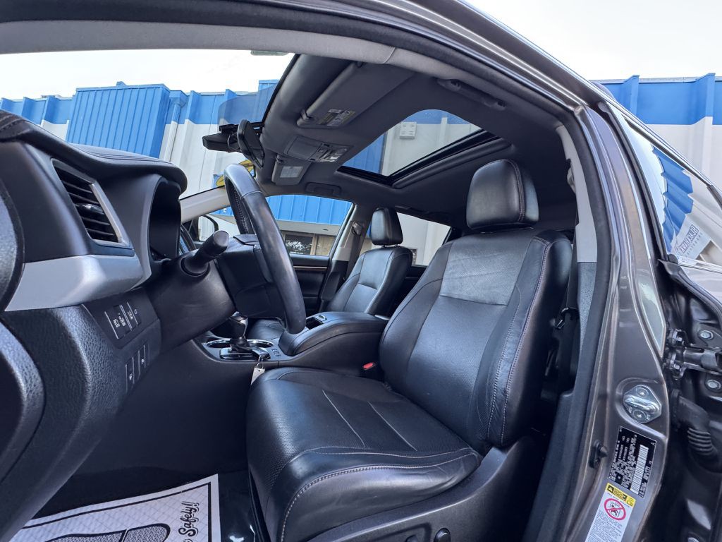 2016 Toyota Highlander Image 29