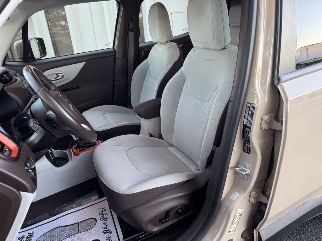 2015 Jeep Renegade Image 12