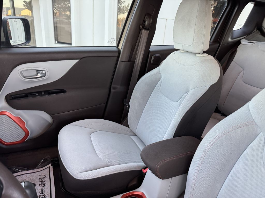 2015 Jeep Renegade Image 13