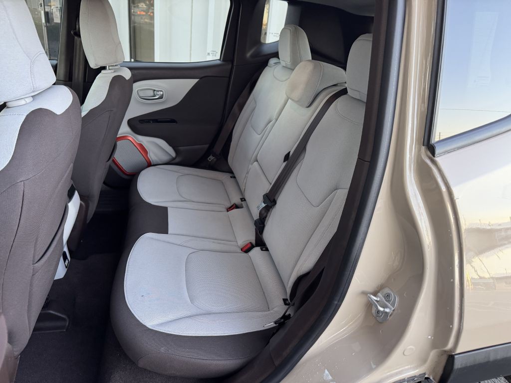 2015 Jeep Renegade Image 16