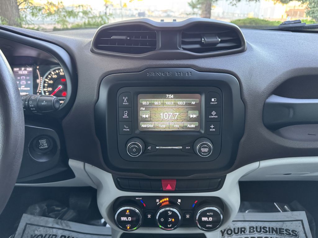 2015 Jeep Renegade Image 18