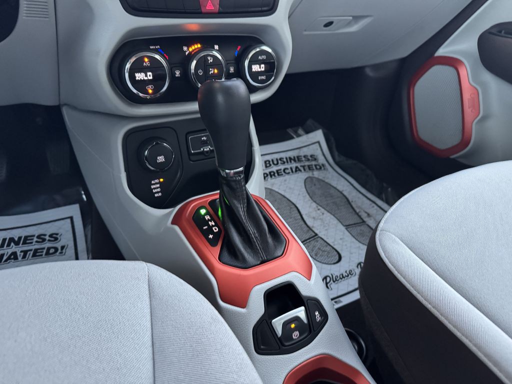 2015 Jeep Renegade Image 19