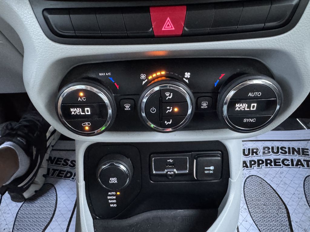 2015 Jeep Renegade Image 23