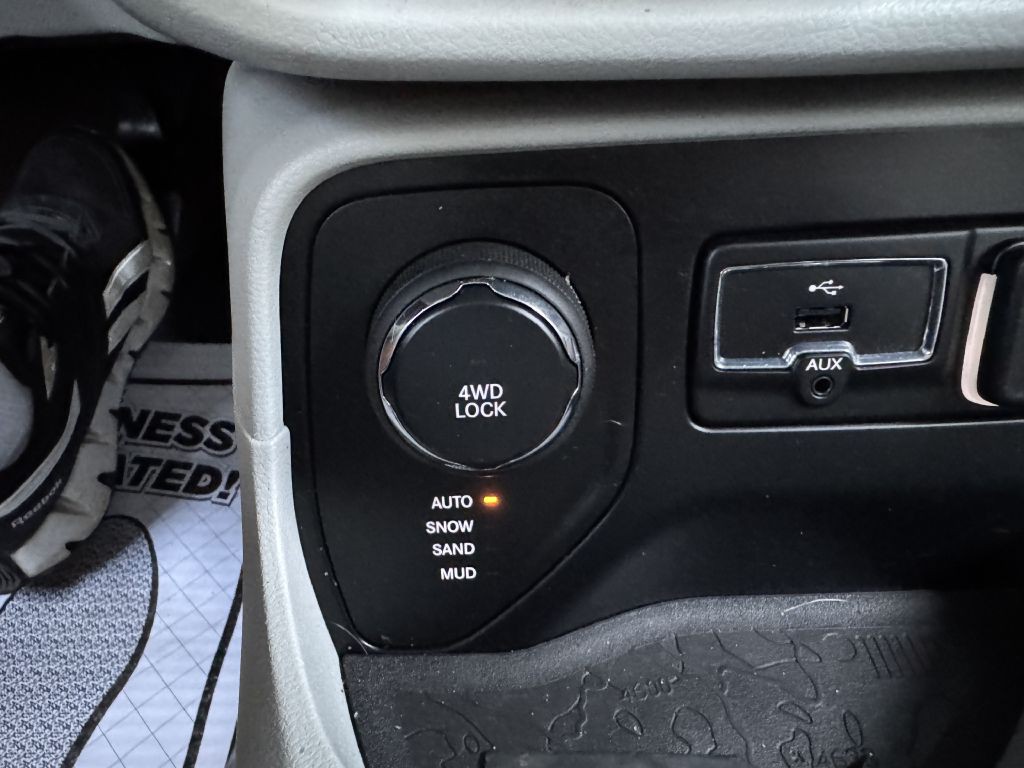 2015 Jeep Renegade Image 24