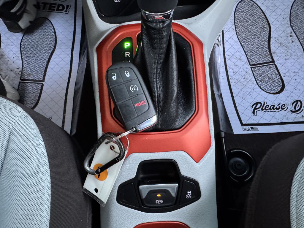 2015 Jeep Renegade Image 25