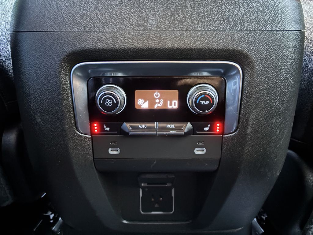 2023 Chevrolet Suburban Image 17