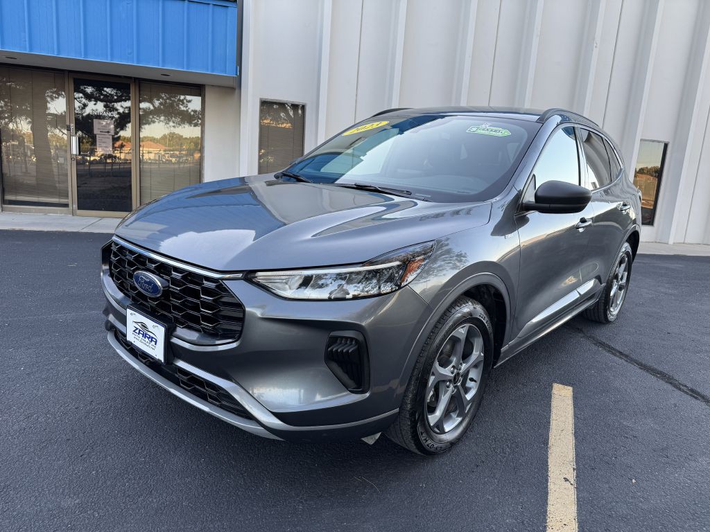 2023 Ford Escape Image 3