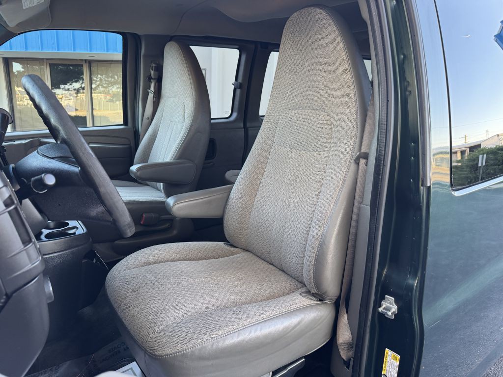 2012 Chevrolet Express Image 12