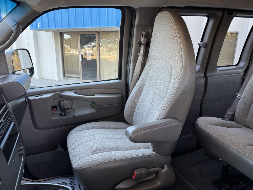 2012 Chevrolet Express Image 13