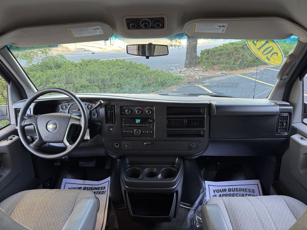 2012 Chevrolet Express Image 17
