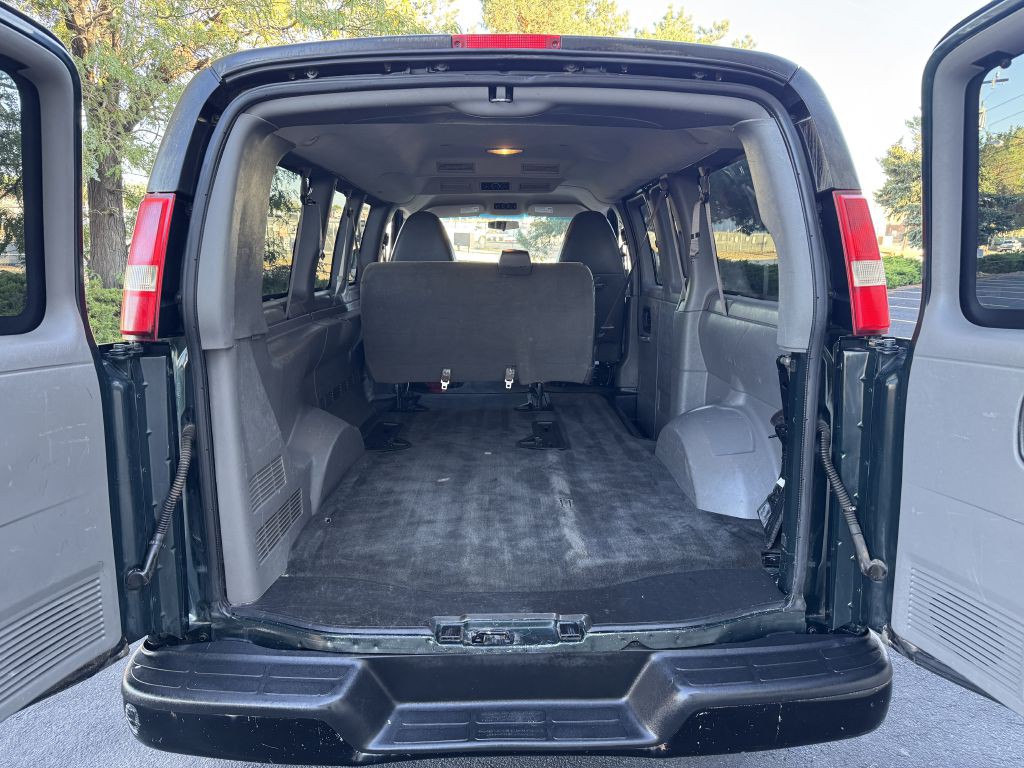 2012 Chevrolet Express Image 22
