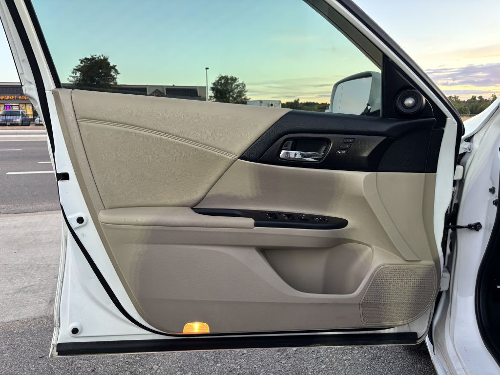 2015 Honda Accord Image 16
