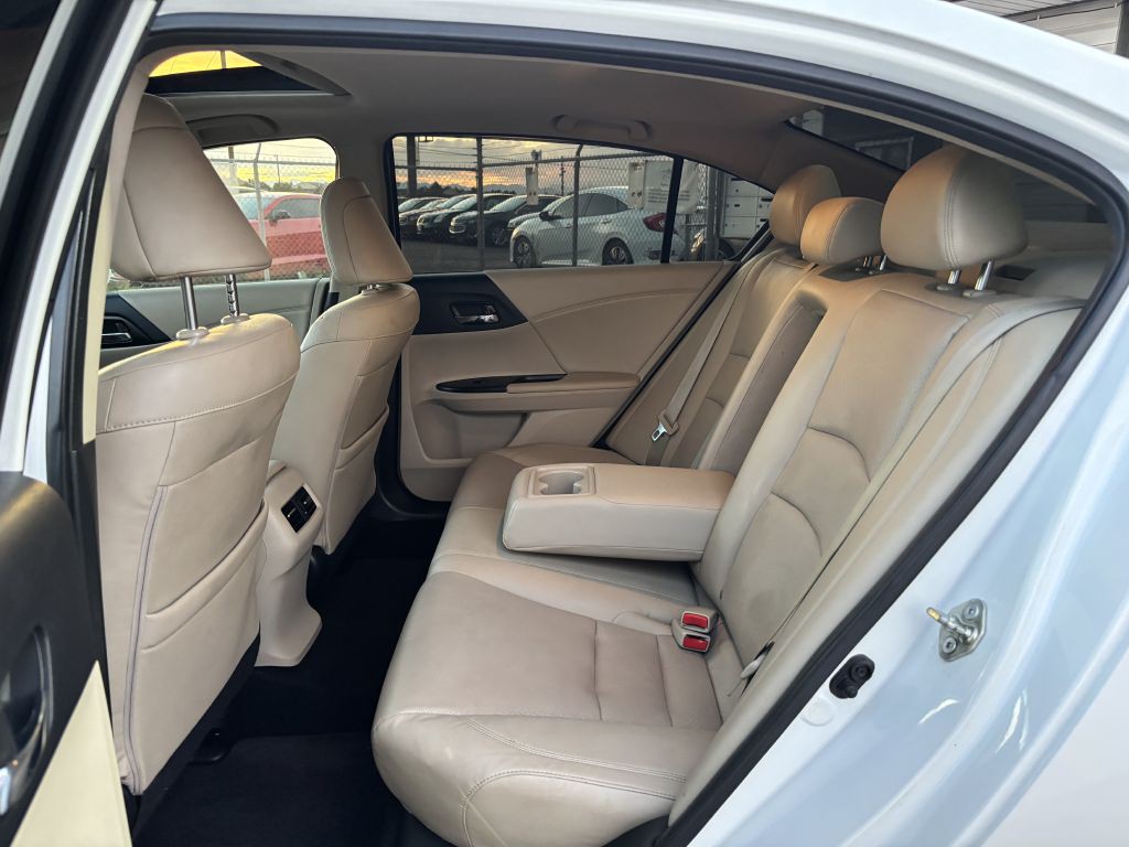 2015 Honda Accord Image 17