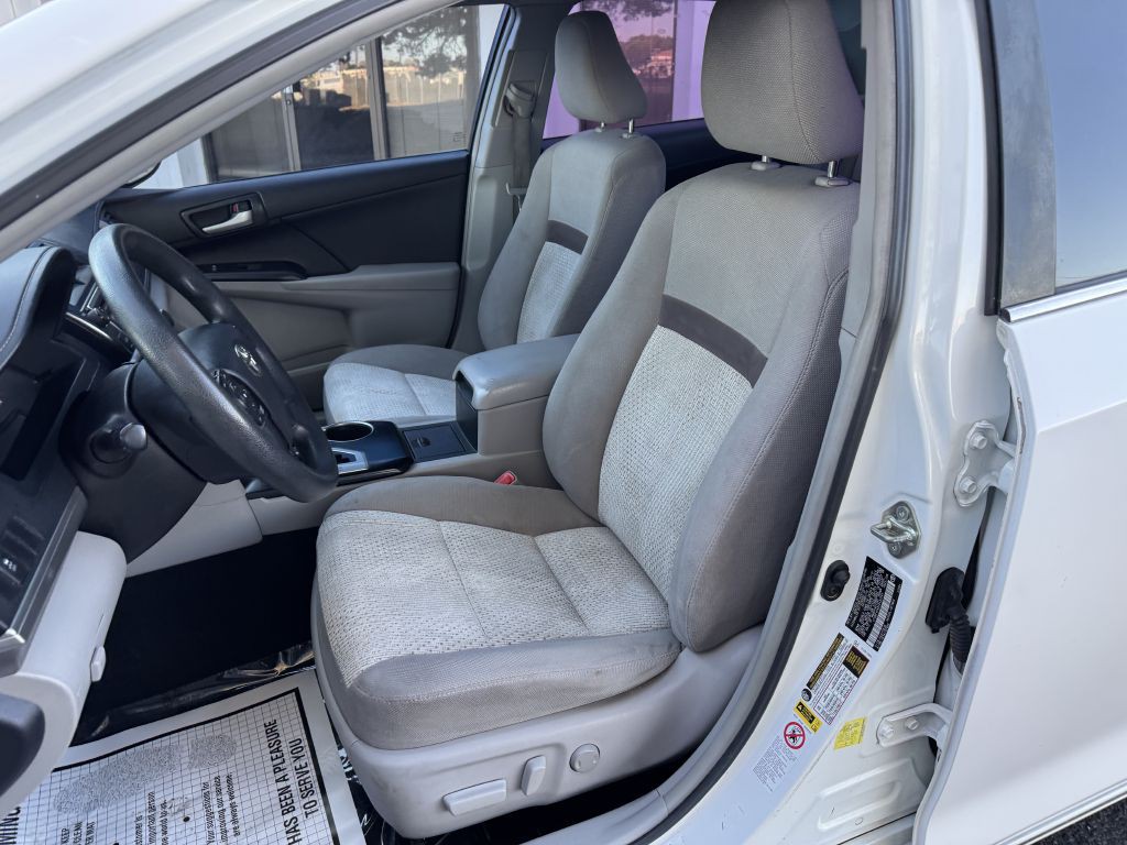 2014 Toyota Camry Image 12
