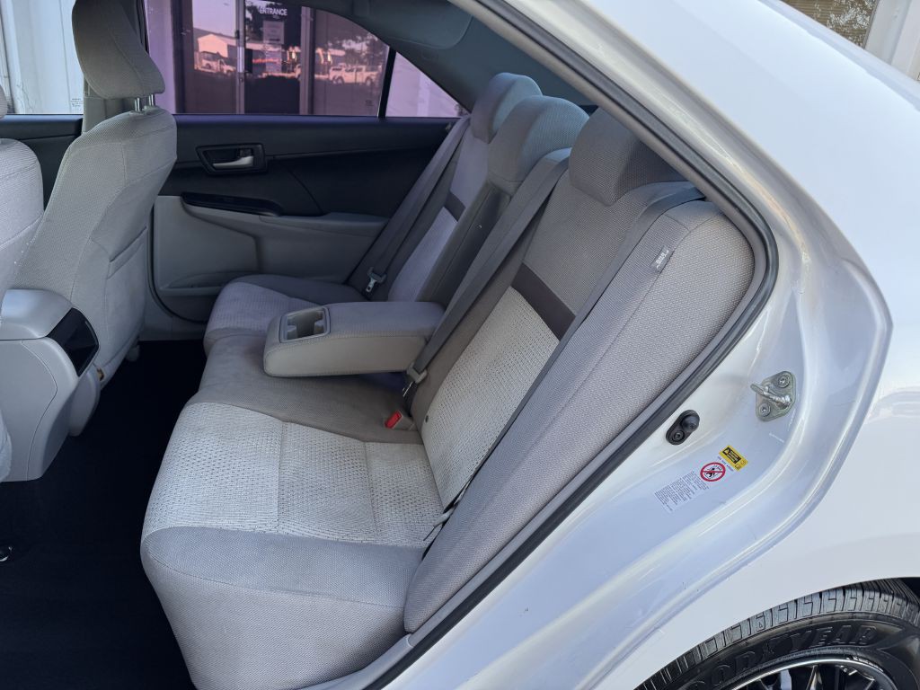 2014 Toyota Camry Image 16