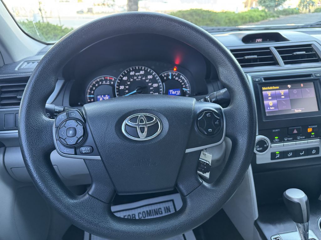 2014 Toyota Camry Image 20