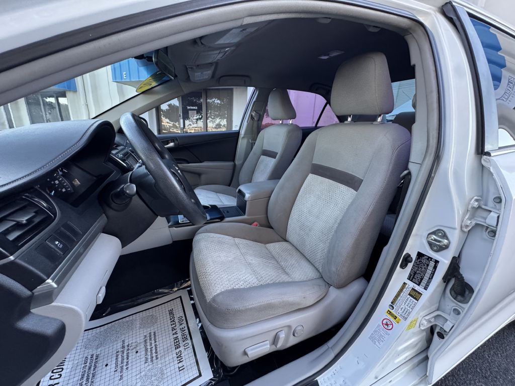 2014 Toyota Camry Image 23