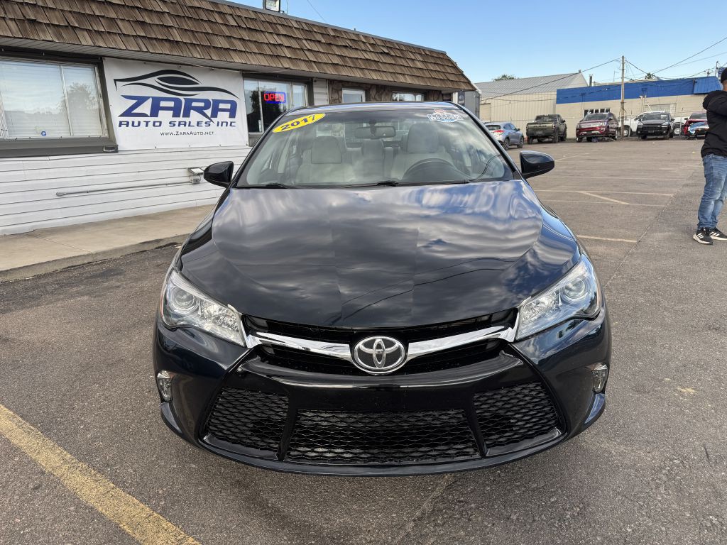 2017 Toyota Camry Image 2
