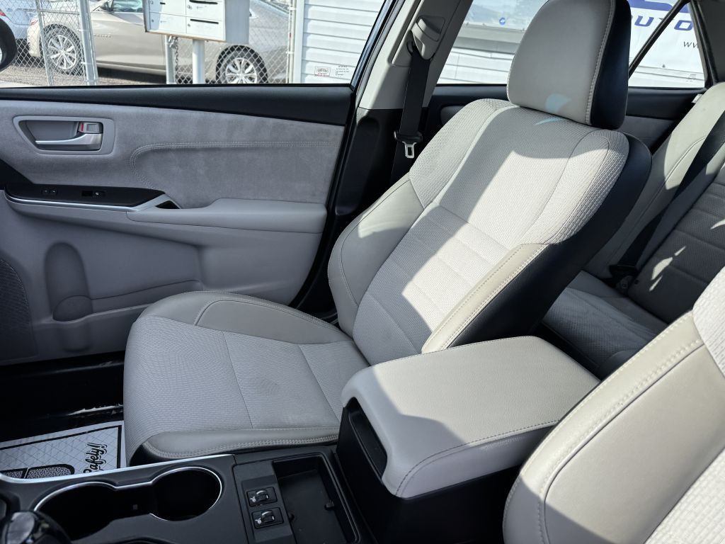 2017 Toyota Camry Image 13