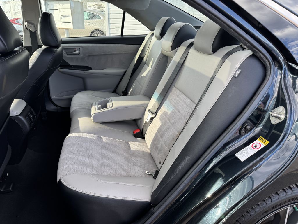2017 Toyota Camry Image 17