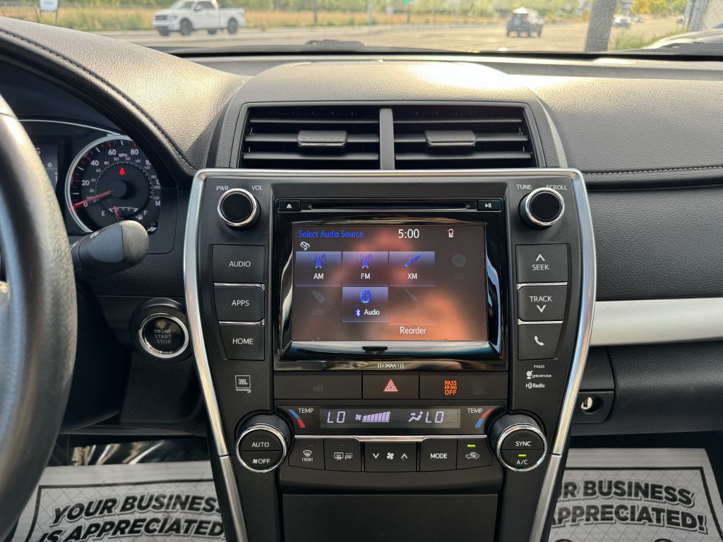 2017 Toyota Camry Image 19