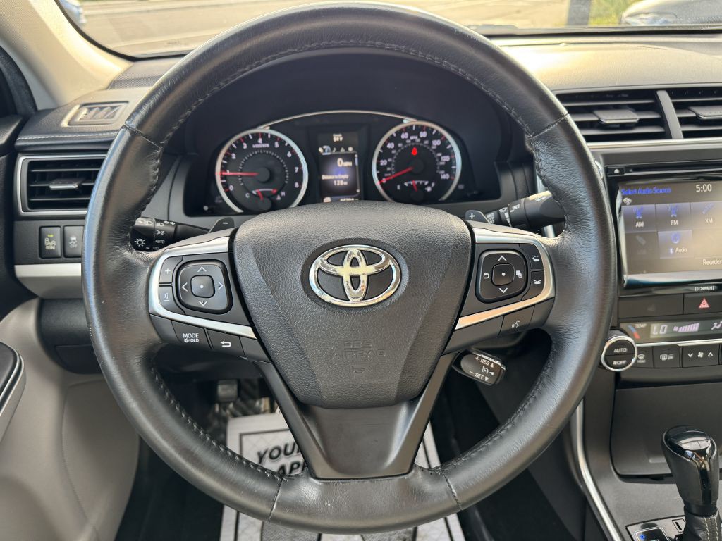 2017 Toyota Camry Image 20