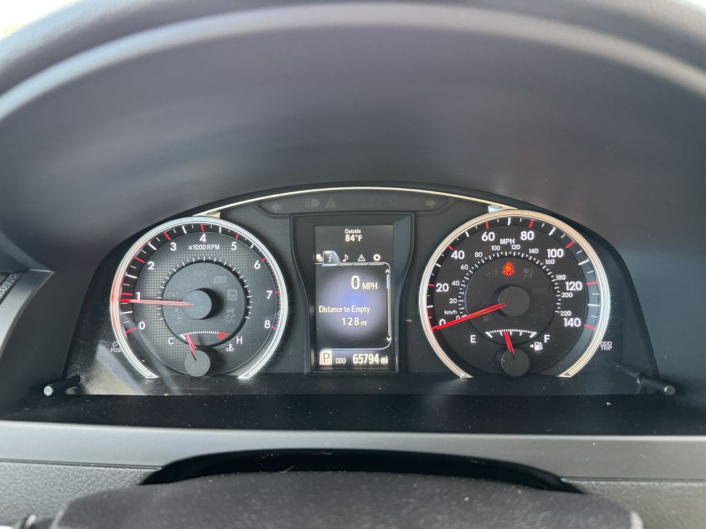 2017 Toyota Camry Image 21