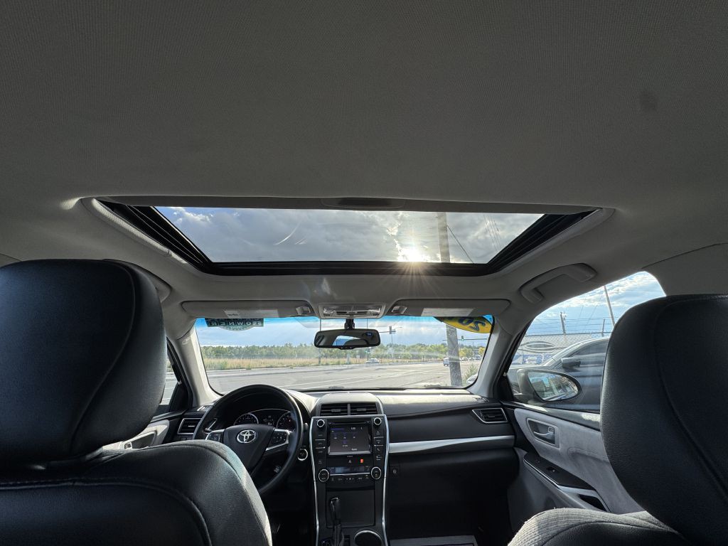 2017 Toyota Camry Image 23