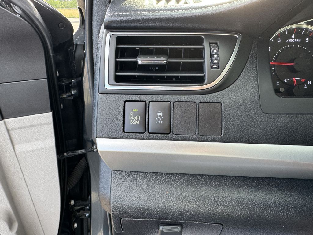 2017 Toyota Camry Image 24