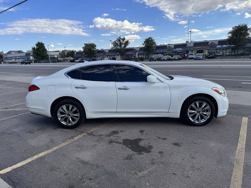 2013 INFINITI M37 Image 8
