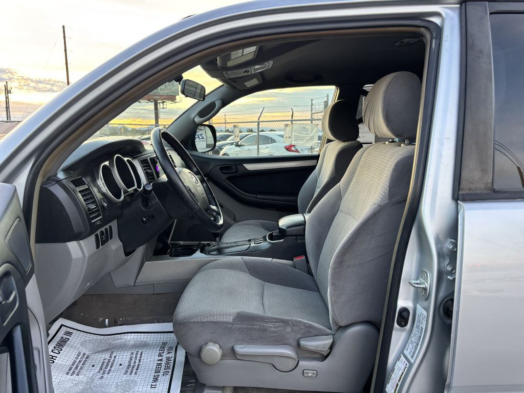 2004 Toyota 4Runner Image 11