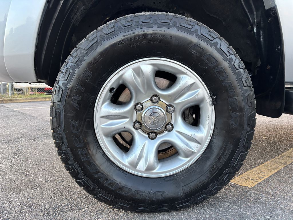 2004 Toyota 4Runner Image 25