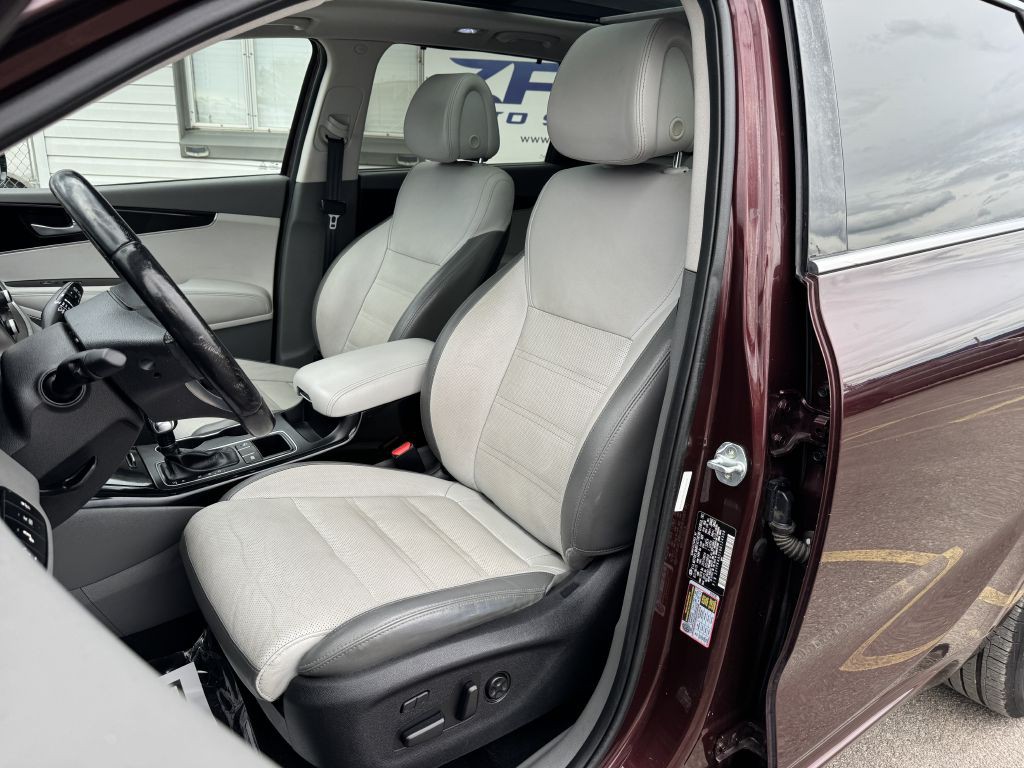2016 Kia Sorento Image 12