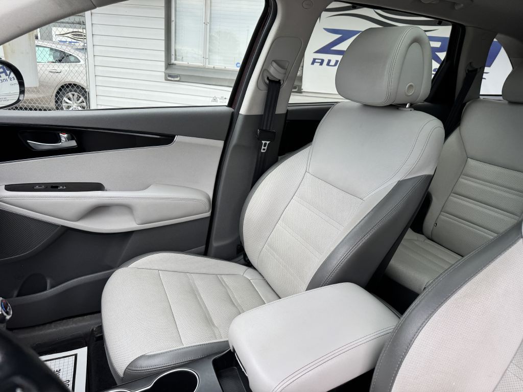 2016 Kia Sorento Image 13