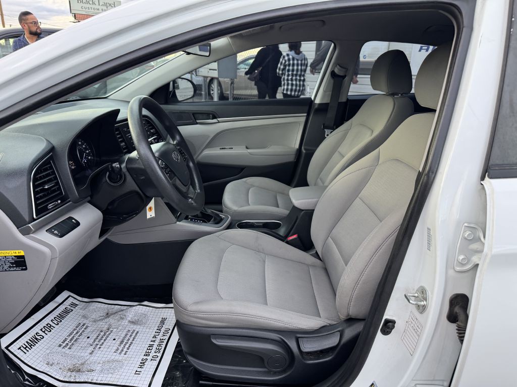 2017 Hyundai Elantra Image 11