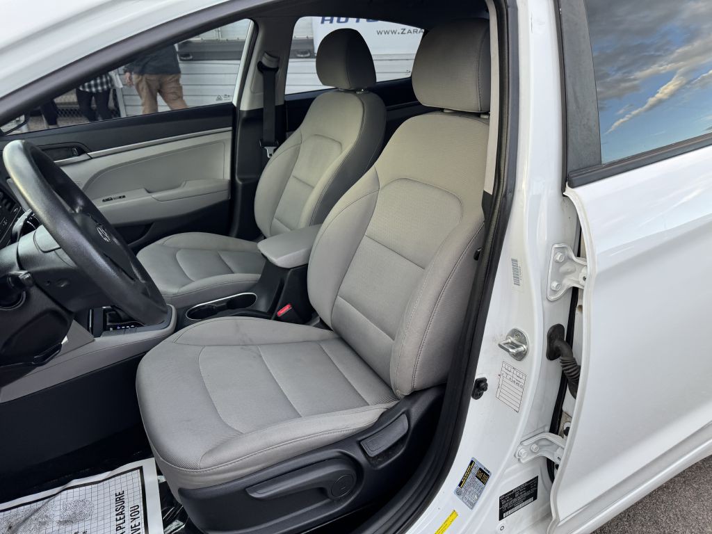 2017 Hyundai Elantra Image 12