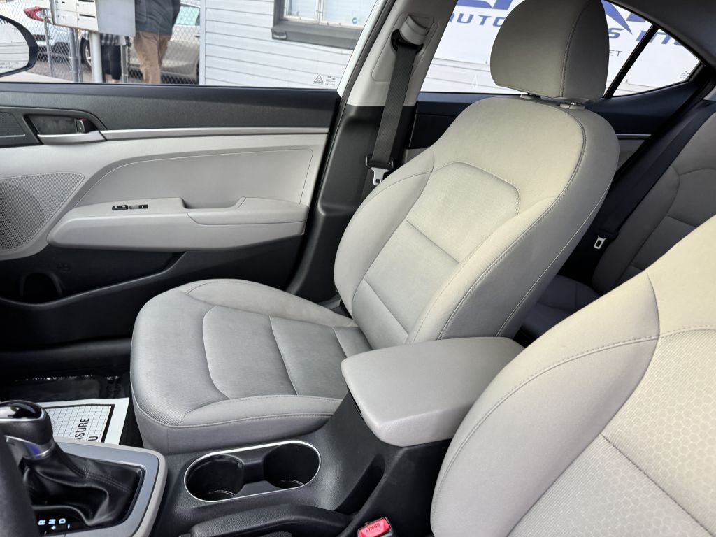 2017 Hyundai Elantra Image 13