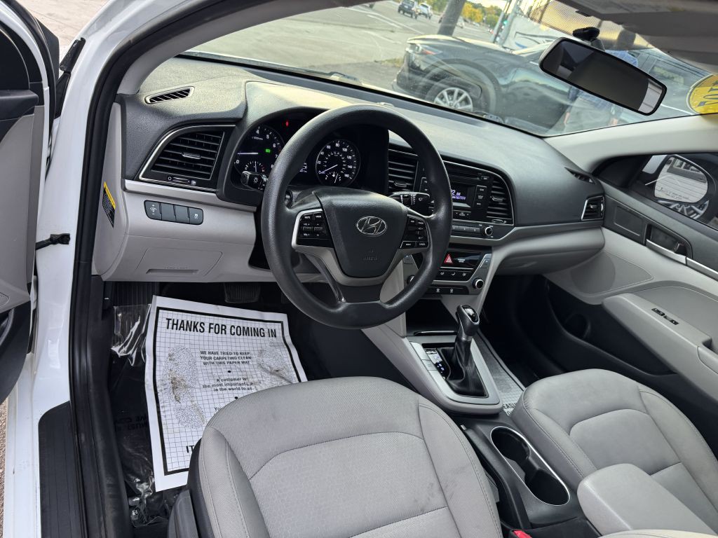 2017 Hyundai Elantra Image 14