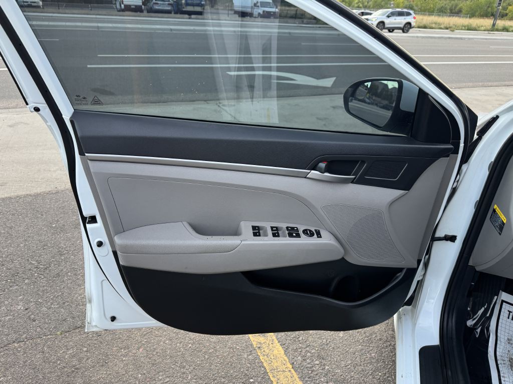 2017 Hyundai Elantra Image 15