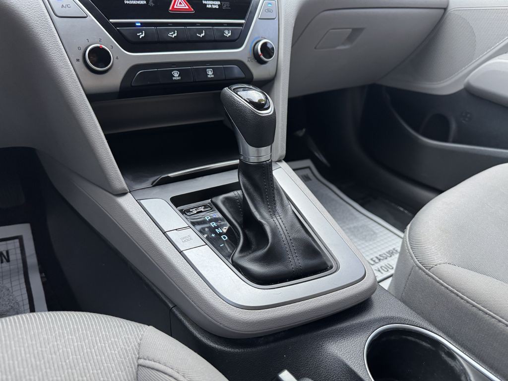 2017 Hyundai Elantra Image 19