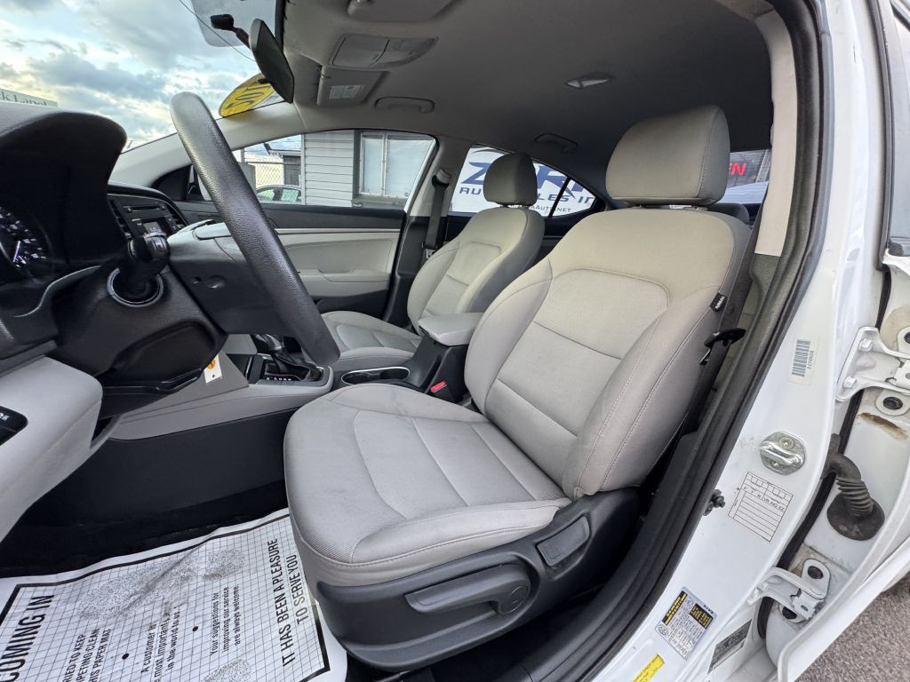 2017 Hyundai Elantra Image 22
