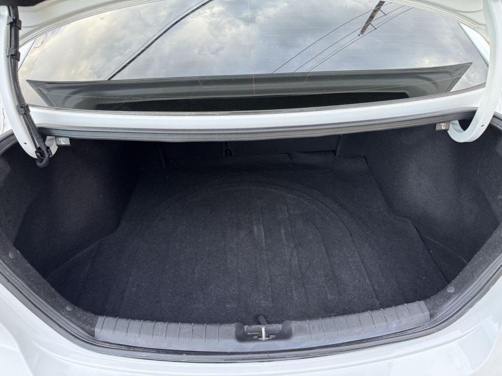 2017 Hyundai Elantra Image 24