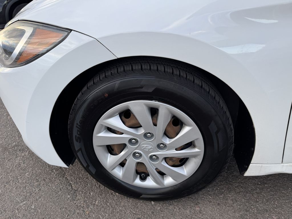 2017 Hyundai Elantra Image 25
