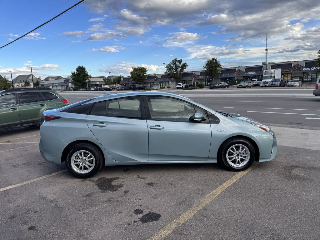 2017 Toyota Prius Image 8