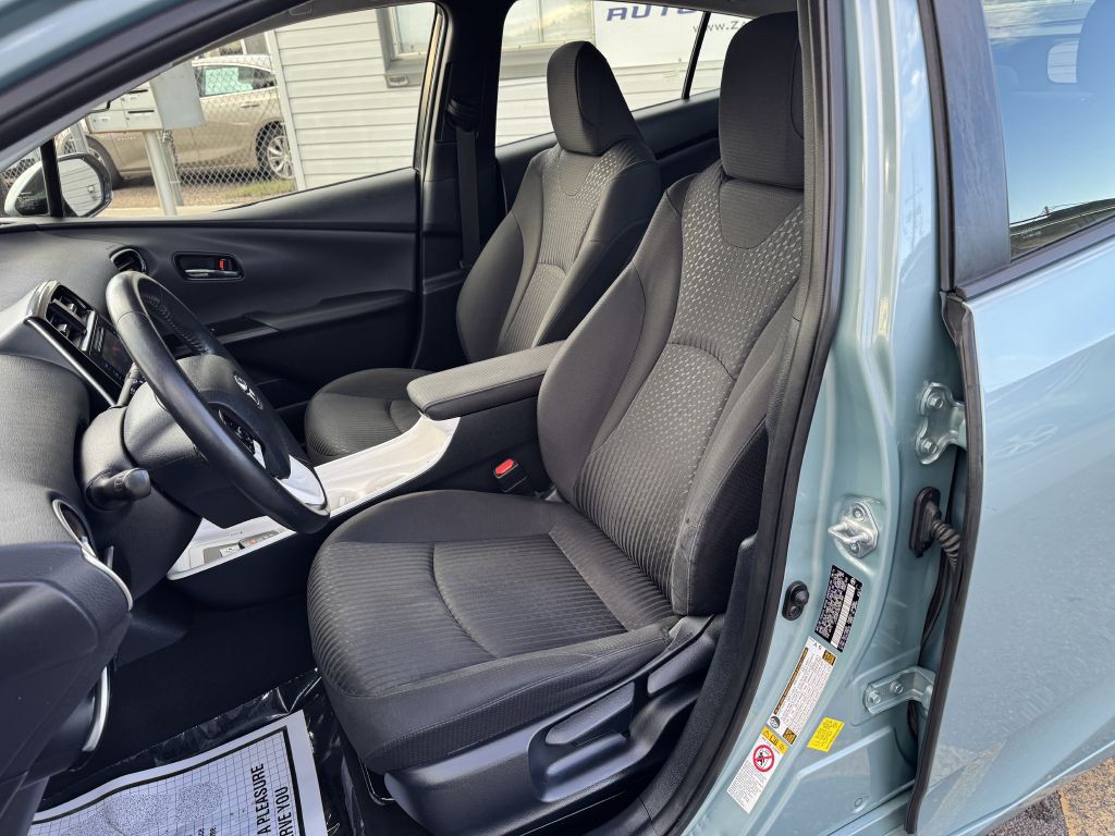 2017 Toyota Prius Image 12
