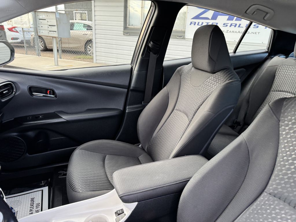 2017 Toyota Prius Image 13